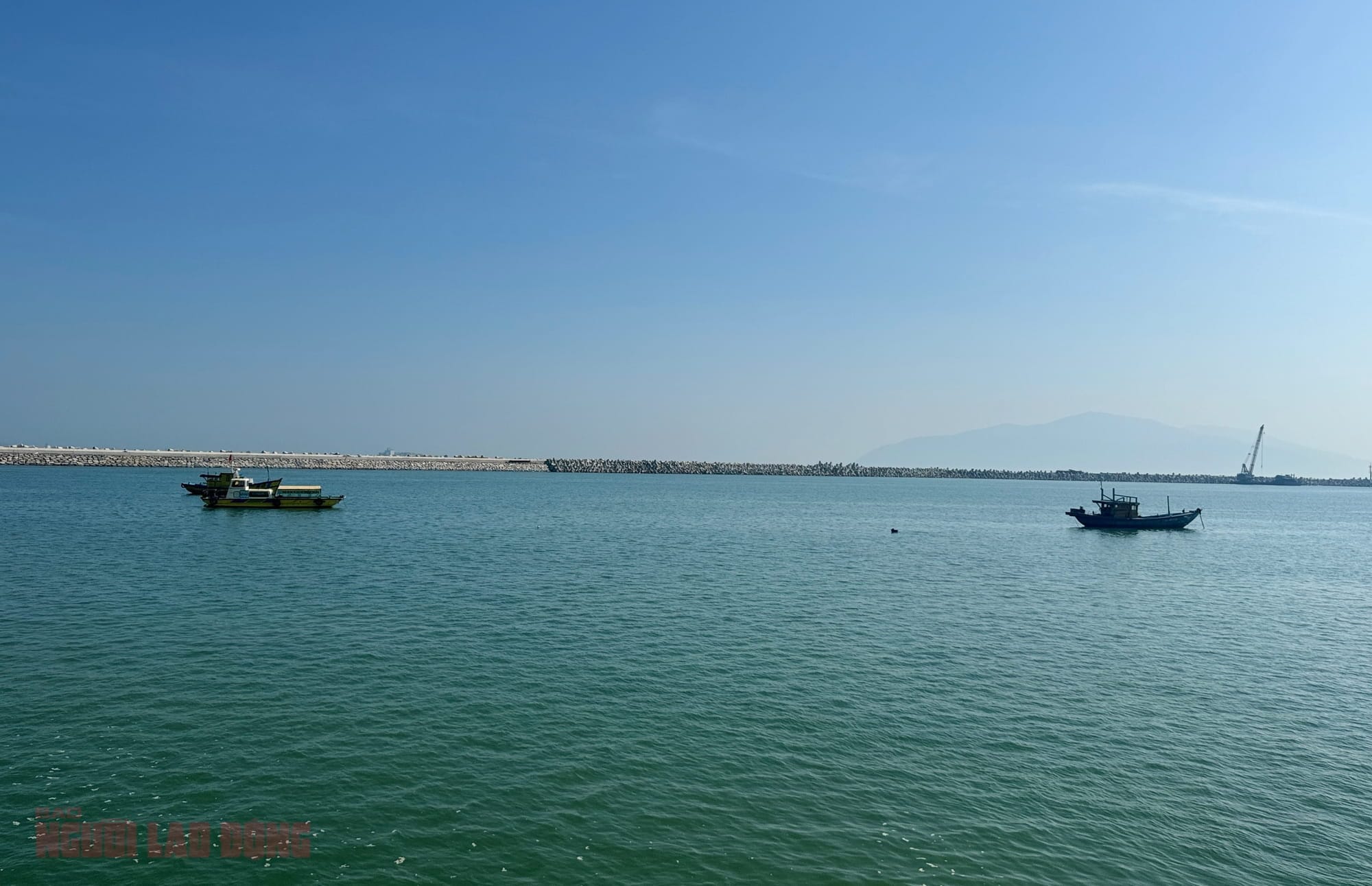 Vào mùa mưa, việc thi công gần như phải ngưng trệ để bảo đảm an toàn, ảnh hưởng không nhỏ đến tiến độ chung.